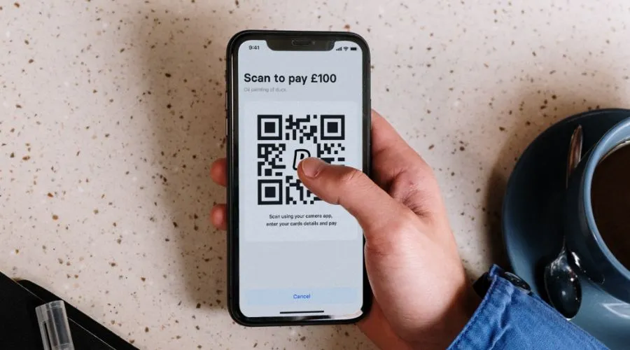 How does Revolut's secure payment QR code work
